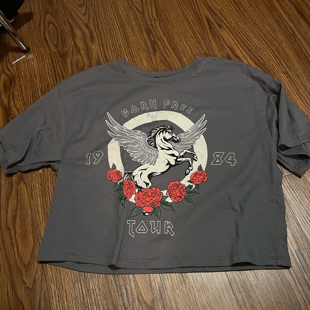 cute cropped shirt from forever 21. never worn and still has tag on it
